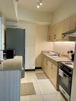 Micro-ondes, four, plaque de cuisson