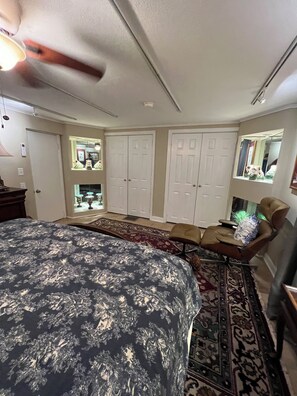 Room - Pet-Friendly Apartment - Steps to the Beach (Rehoboth Beach)