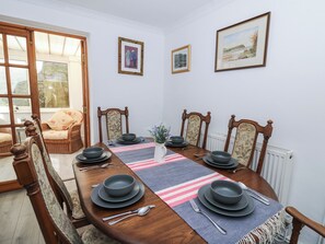 Dining - Coedmor (Newport)