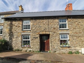 Exterior detail - Coedmor (Newport)