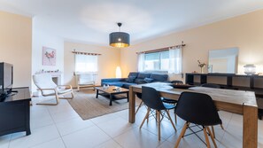 Living area - Casa do Mar 3-bedroom apartment (Nazaré)