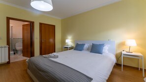 3 bedrooms, iron/ironing board, internet, bed sheets