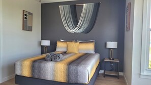 4 室のベッドルーム、デスク、アイロン / アイロン台、WiFi