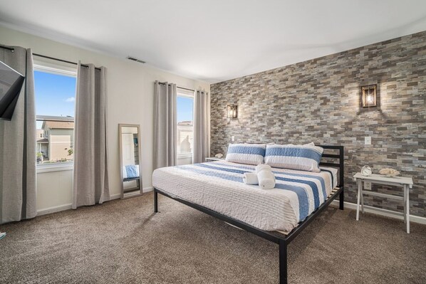 3 habitaciones, tabla de planchar con plancha, wifi y ropa de cama