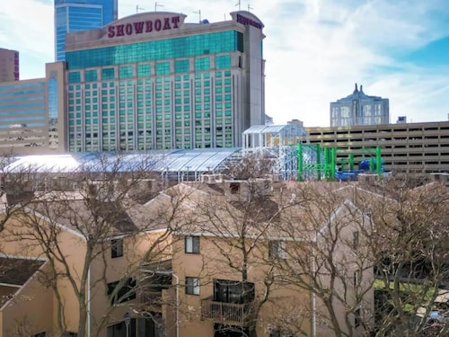 Sunrise Soiree-Near Boardwalk, Casinos and Waterpark