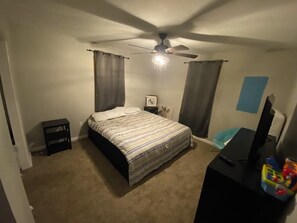 4 bedrooms, iron/ironing board, travel crib, WiFi - 4-bedroom farmhouse in charming Purvis with WiFi, AC. Book now!! (Purvis)