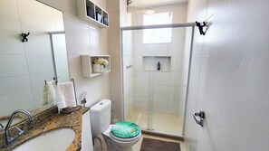 Dusche, Handtücher, Toilettenpapier