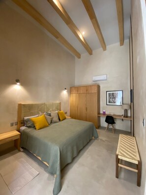 1 bedroom, in-room safe, desk, iron/ironing board