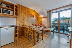 Interior - 40m from ski slopes, 3rd floor, swimming pool, sauna, tv, ski locker, 38m², Les Orres (Les Orres)