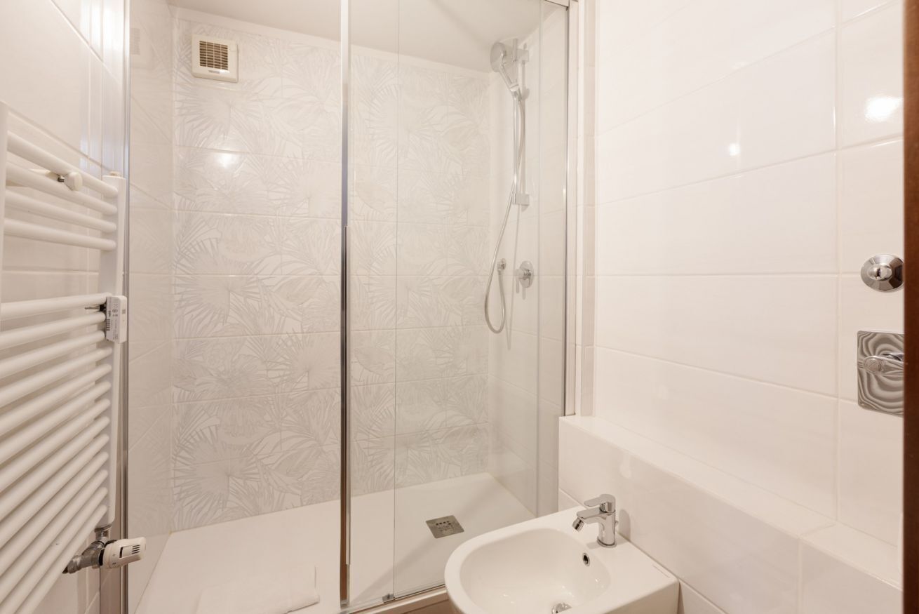 Doccia, asciugacapelli, bidet, asciugamani