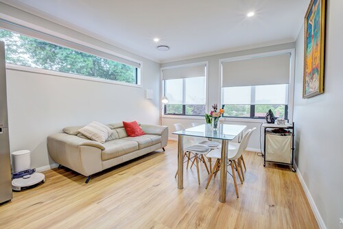 Luxury Modern House Near CBD