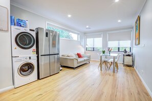 Interior - Luxury Modern House Near CBD (Narrabundah)