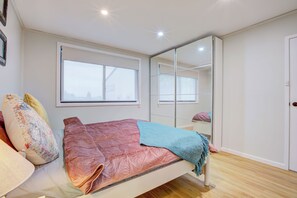 1 chambre, bureau, fer et planche à repasser, Wi-Fi
