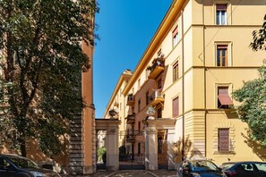 Exterior - GuestHost San Lorenzo Bright Apartment X8 (Rome)