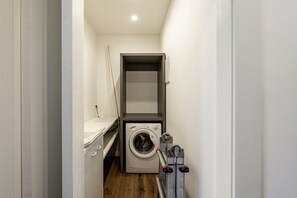 Interior - GuestHost - Modern Santa Rita Apartment - Padova (Padova)