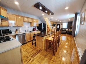 Fridge, microwave, stovetop, dishwasher