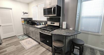 Neat Retreat-Comfortable and Cozy 2 BR,Close to all!