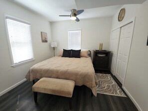 2 bedrooms, iron/ironing board, WiFi, bed sheets