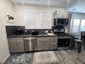 Fridge, oven, stovetop, dishwasher