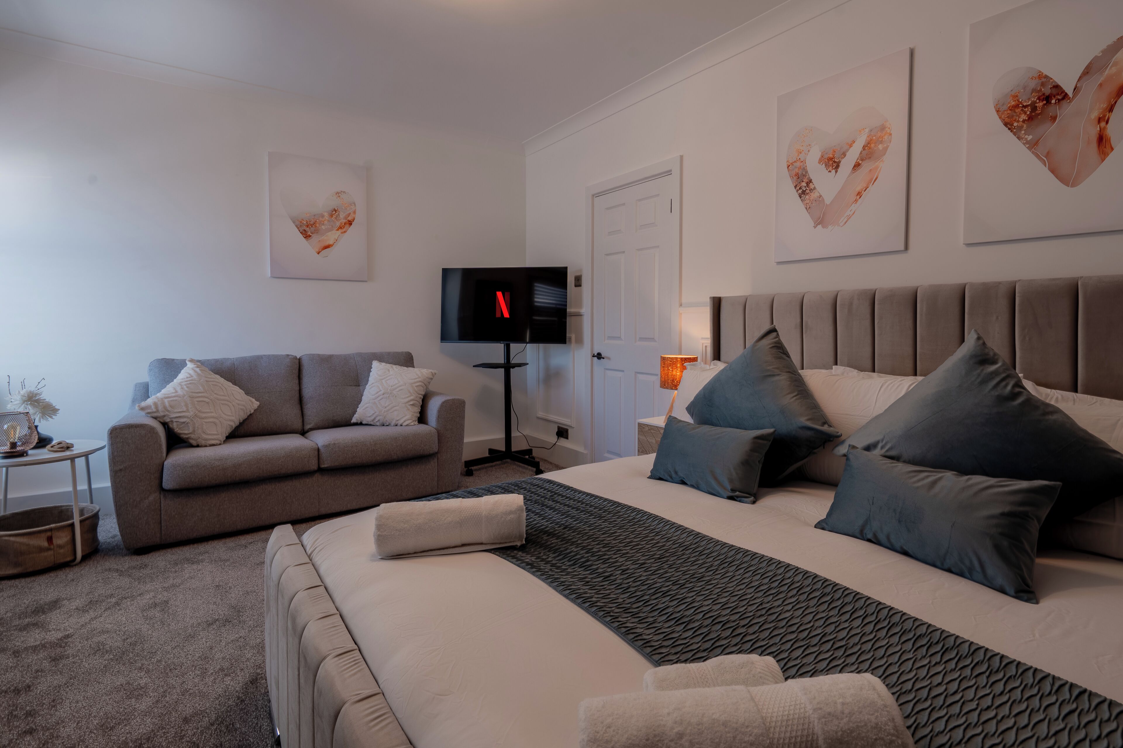 Luxury Suite | 3 bedrooms, laptop workspace, iron/ironing board, free WiFi