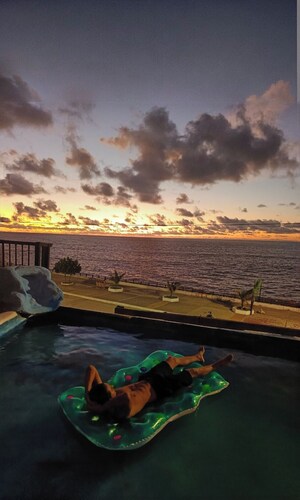 Hey-sol house, ocean front, pool terrace.