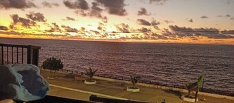 Hey-sol house, ocean front, pool terrace.