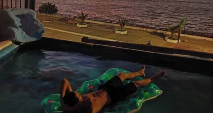 Hey-sol house, ocean front, pool terrace.