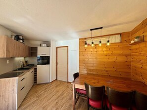 Microwave, oven, dishwasher, coffee/tea maker - Resort center, 1st floor, fitness, swimming pool, sauna, tv, ski locker, 47m², Les Orres (Les Orres)