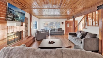 Smart TV, lareira, videogames, pebolim