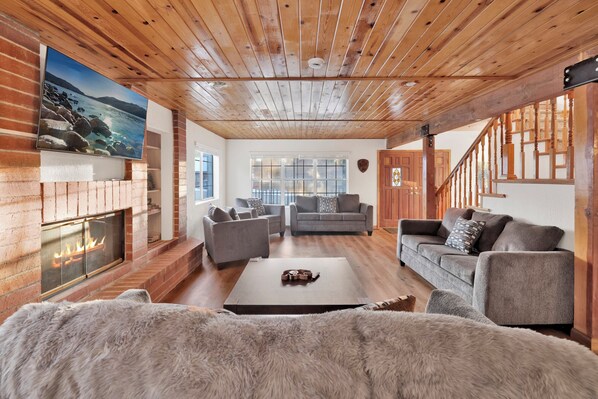 Smart TV, lareira, videogames, pebolim