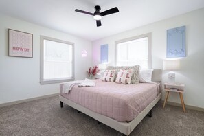 3 habitaciones, tabla de planchar con plancha y cuna de viaje 