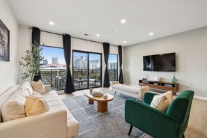 Smart-TV, bordtennis og bøker