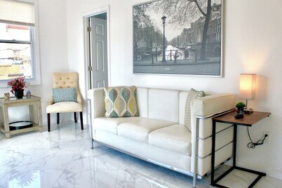  15 Minutes From Manhattan Brand New 1-Bedroom in Astoria Queens/LIC