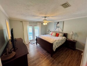 3 bedrooms, in-room safe, desk, iron/ironing board