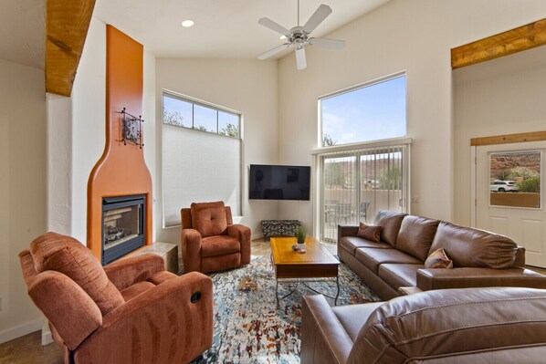 Smart TV, fireplace