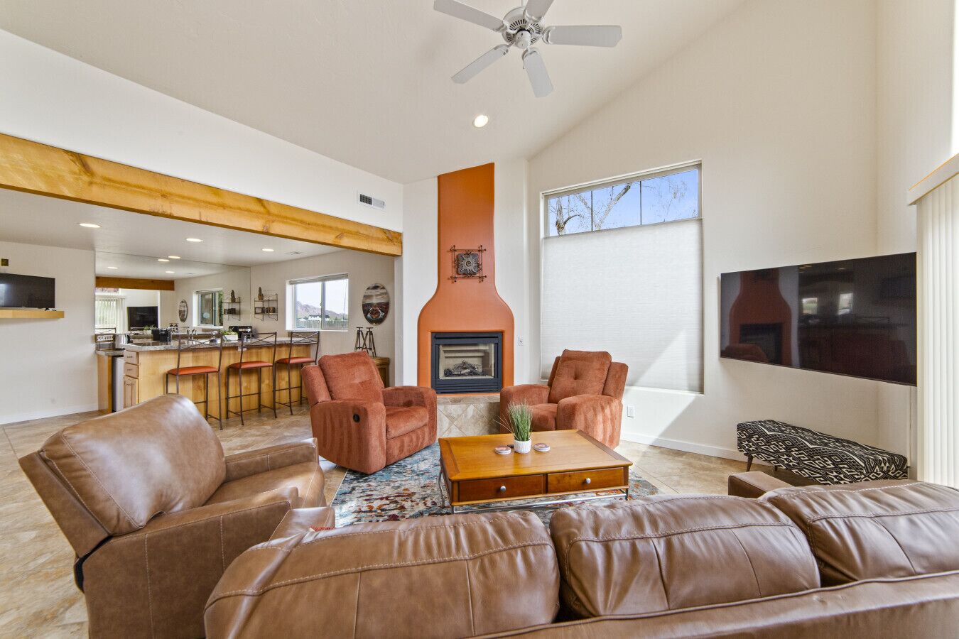 Een smart-tv en een open haard