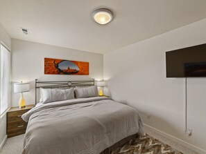 2 bedrooms, travel crib, free WiFi, bed sheets