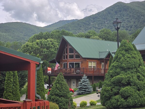 Exterior - GhostMountainDirectView SaunaHotTubNearSkiResortPetFriendlyTeslaCharger (Maggie Valley)
