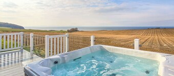 Jura Premier Lodge with Hot Tub