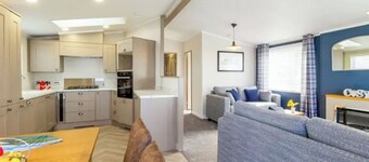 Jura Premier Lodge with Hot Tub