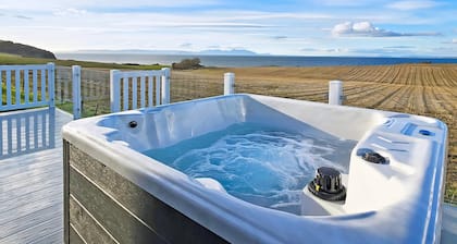 Jura Premier Lodge with Hot Tub
