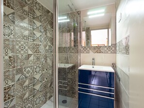 Bathroom - Bois Soleil by Interhome (Saint Palais sur mer)