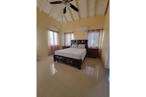 3 chambres, fer et planche à repasser, Wi-Fi gratuit, draps fournis