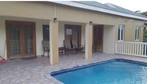 حمّام سباحة خارجي