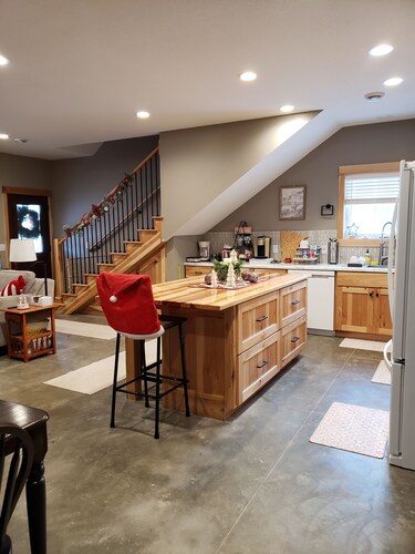 Riverside Retreat Near Town w Sauna, sleeps 8, Views & Abundant Activities!
