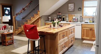 Riverside Retreat Near Town w Sauna, sleeps 8, Views & Abundant Activities!
