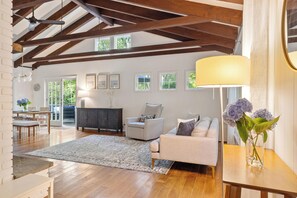 TV connectée, cheminée, jeux vidéo, écrans d'ordinateur