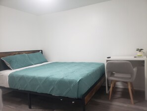 1 bedroom, desk, iron/ironing board, WiFi