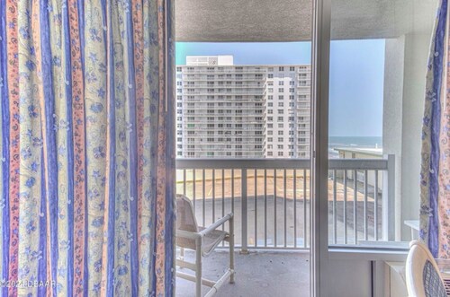 Ocean View Charming condo at Daytona Beach
