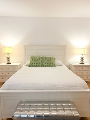 3 Schlafzimmer, Schreibtisch, Bügeleisen/Bügelbrett, Reisekinderbett